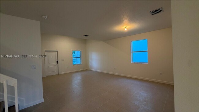 Building Photo - 2475 SE 29th Dr