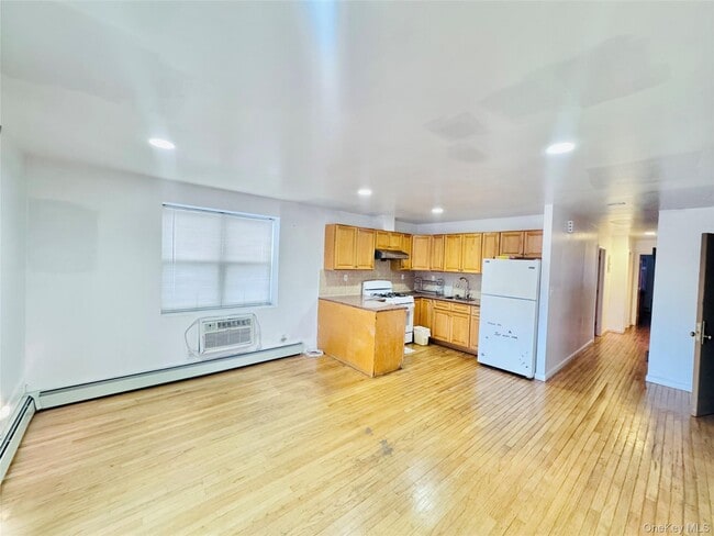 Building Photo - 130-23 58th Rd