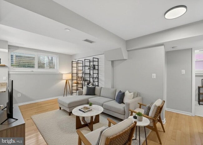 Building Photo - 420 16th St SE