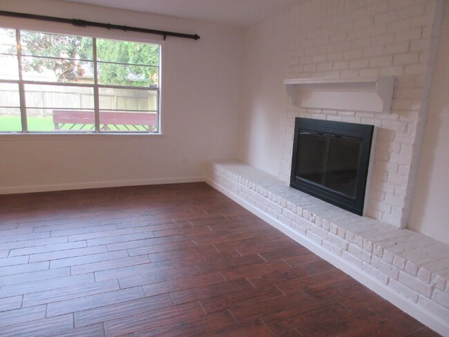 Foto del edificio - 17318 Edsall Dr