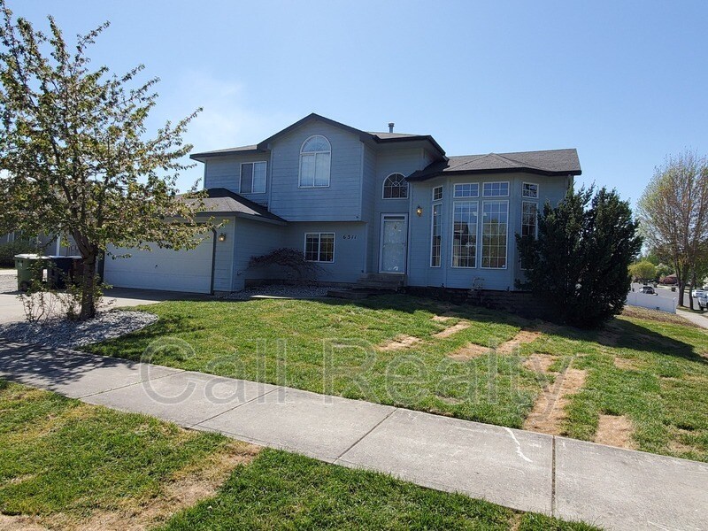Foto principal - 6311 W Selkirk Ave