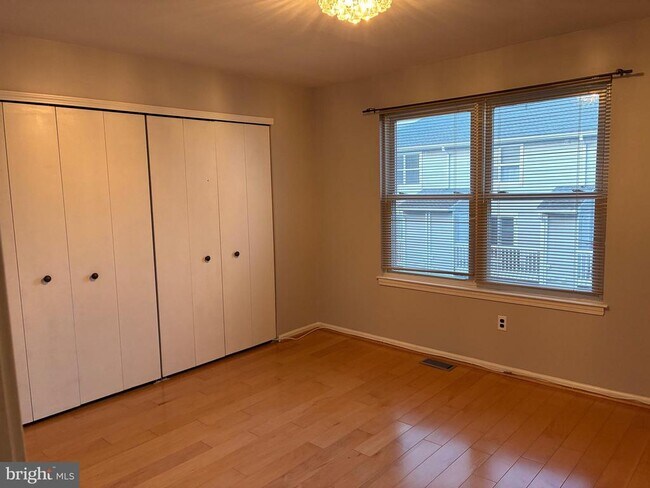 Foto del edificio - 213 Park Pl Dr