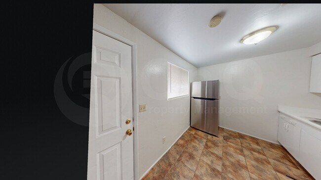 Building Photo - 1806 S Van Buren Ave
