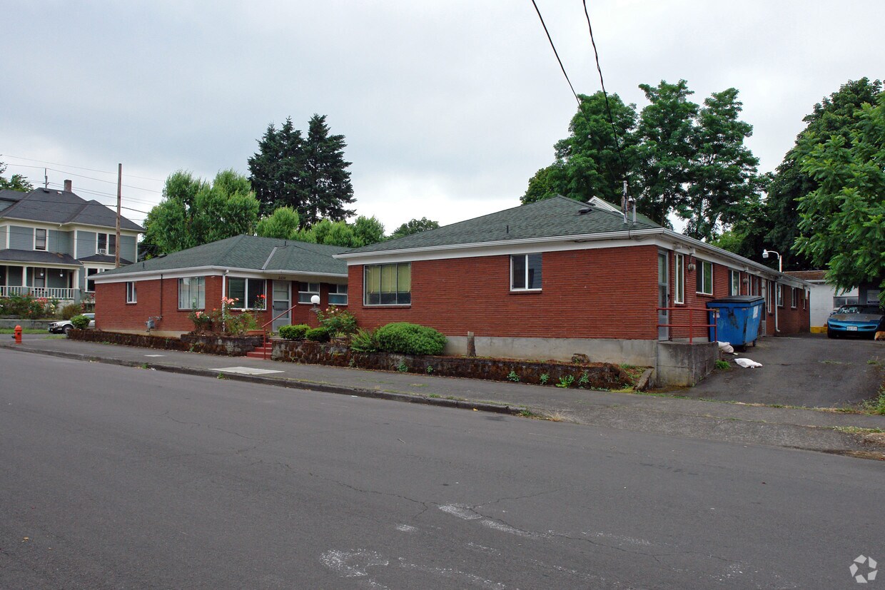 Building Photo - 2620-2634 SE Ash St