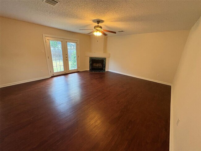 Foto del edificio - 1367 Lakeside Loop
