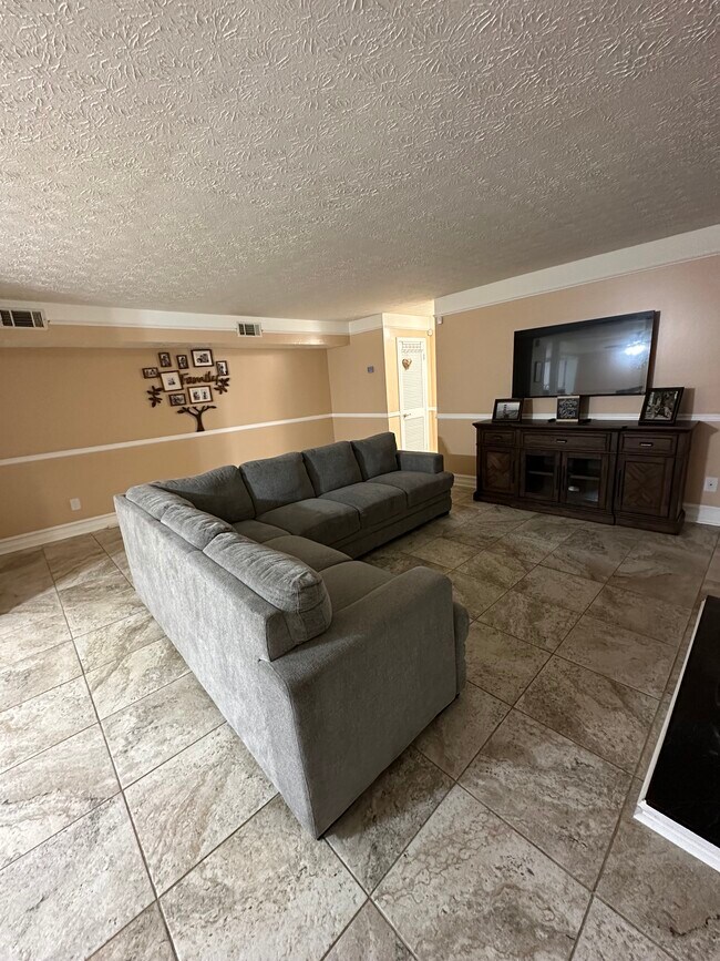 Foto del edificio - 6427 Oakleaf Way