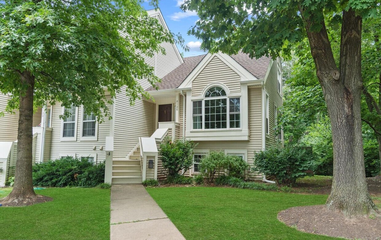 6125 Stonepath Cir, Centreville, VA 20120 Townhome Rentals in