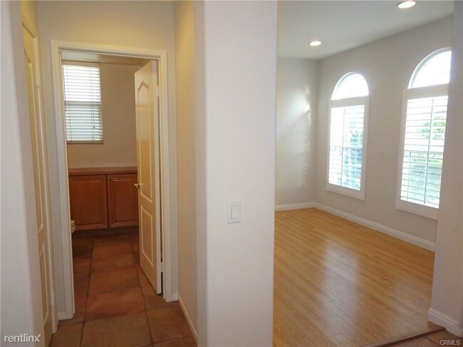 Foto del edificio - 5 br, 3.5 bath House - 1190 N Amberly Ln