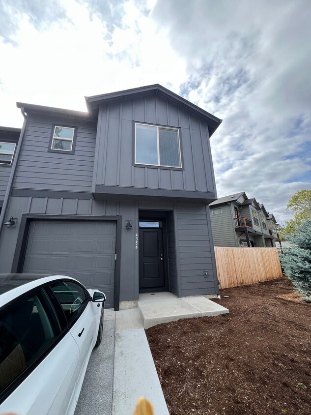 Primary Photo - Brand new beautiful townhome in Vancouver!