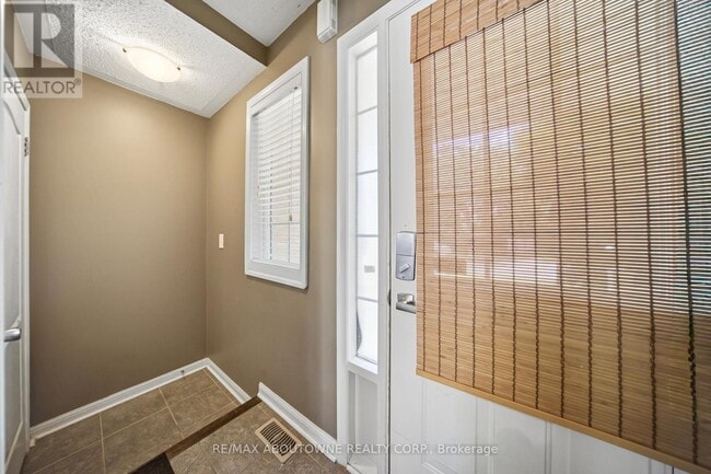 Building Photo - 902 Gazley Cir