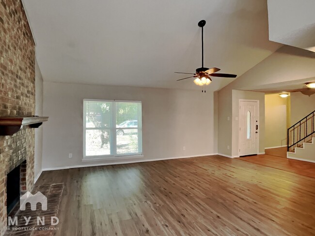 Building Photo - 605 Pyramid Dr