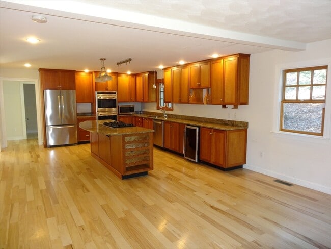 Foto del edificio - 101 Longwood Rd