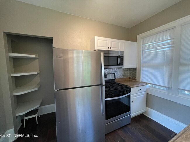 Building Photo - 4329 Lakeside Dr