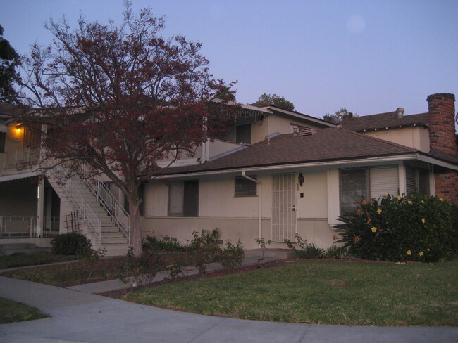 Building Photo - 14157 Moorpark St