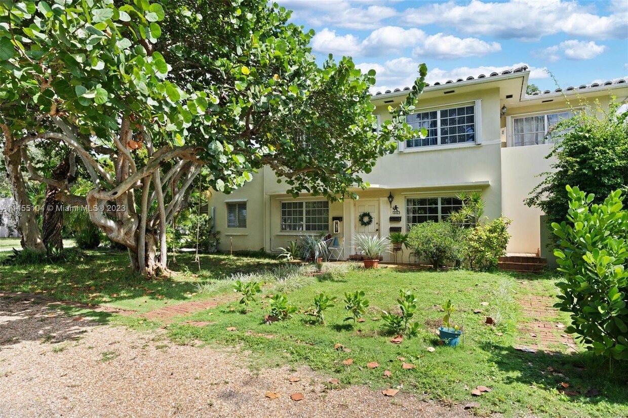Foto principal - 12025 NE 8th Ave