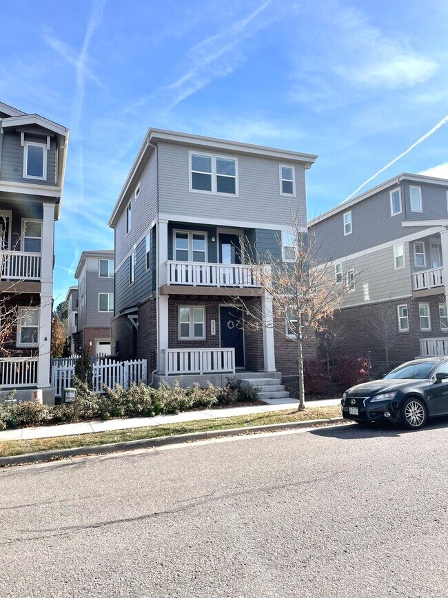 Building Photo - Newer Tri Level Home for Rent-Aurora-80014