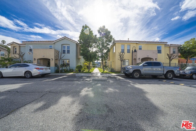 Building Photo - 121 Cancion Way