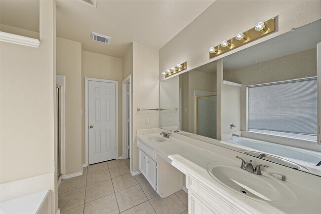 Building Photo - 21918 Rivergate Ct