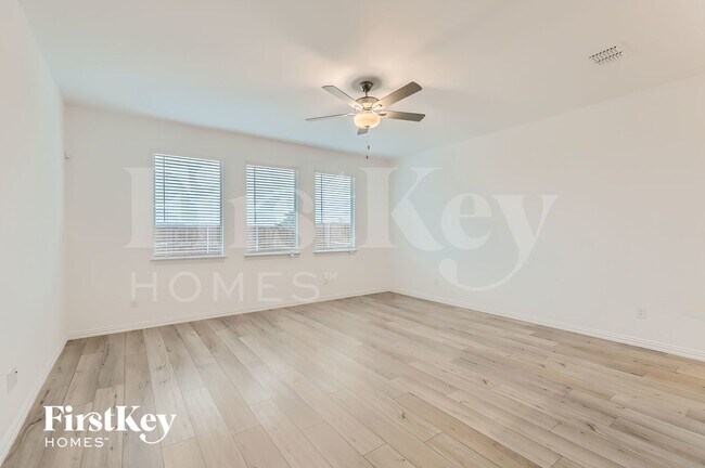 Foto del edificio - 5233 Rockrose Ln