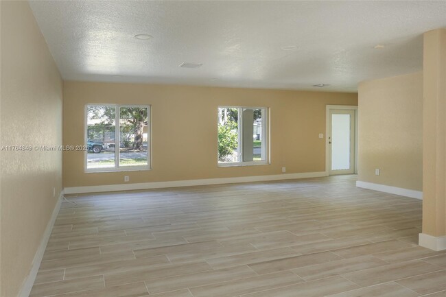 Foto del edificio - 8870 SW 87th St