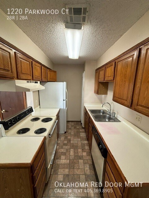 Building Photo - 1220 Parkwood Ct