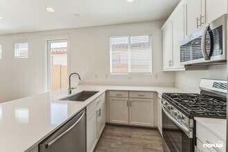 Building Photo - 3314 E Ranchhand Dr