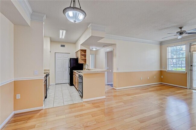 Foto del edificio - 9833 Baywinds Blvd