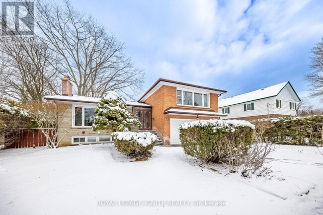 Building Photo - 83 Deep Dene Dr