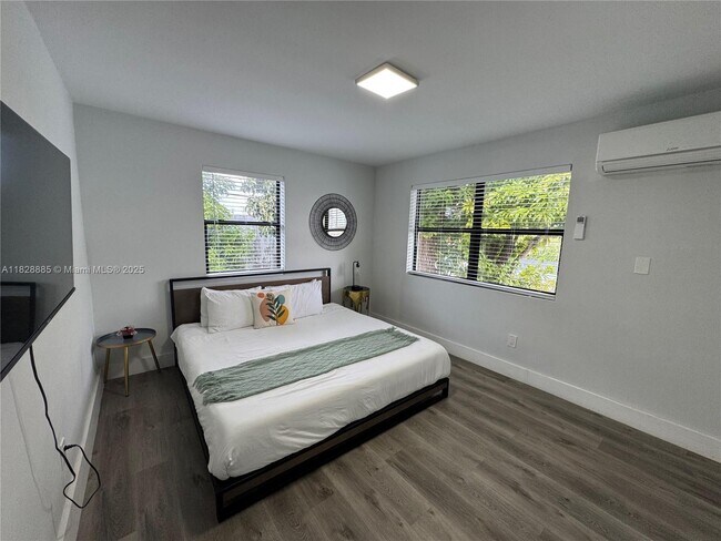 Foto del edificio - 584 NW 30th St