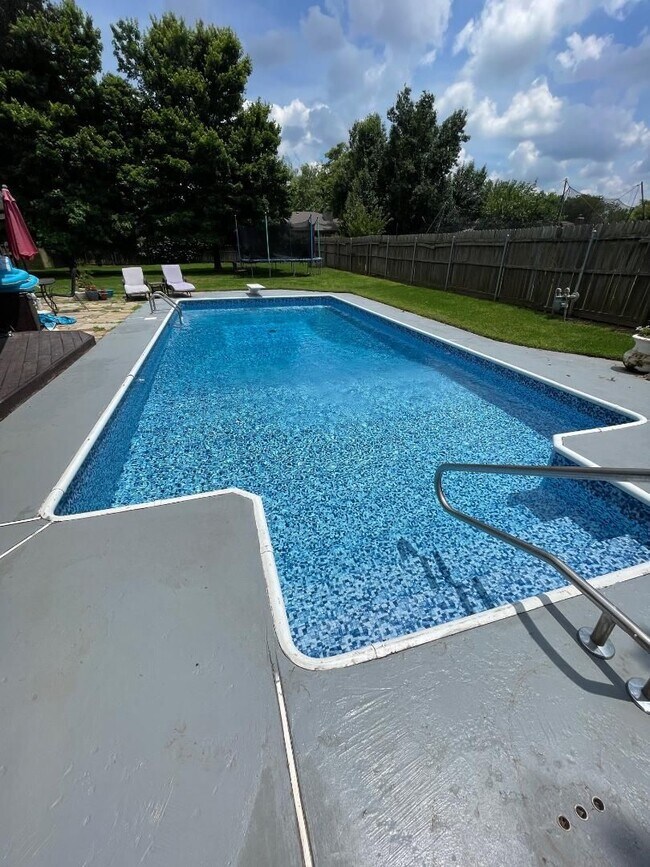 Foto del edificio - Gorgeous 3 BED, 2 BATH PLUS OFFICE WITH POOL!!!