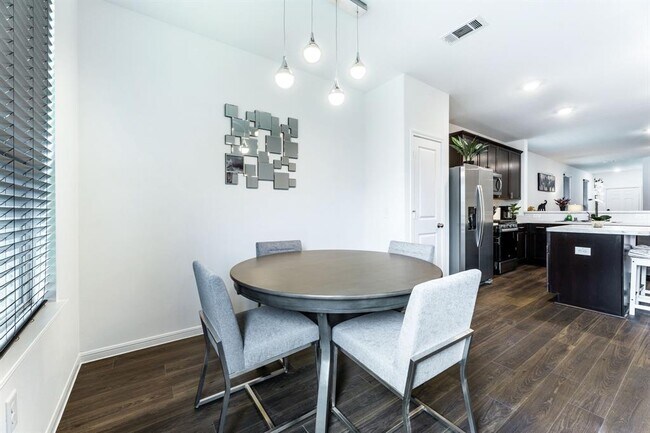 Foto del edificio - 16745 Oak Bough Dr