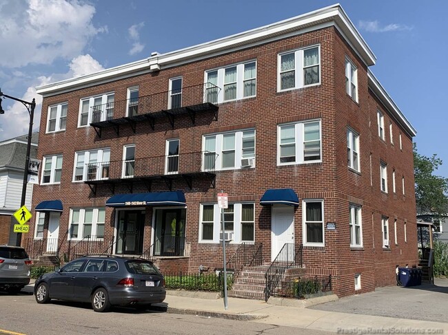 Building Photo - 1140 River St