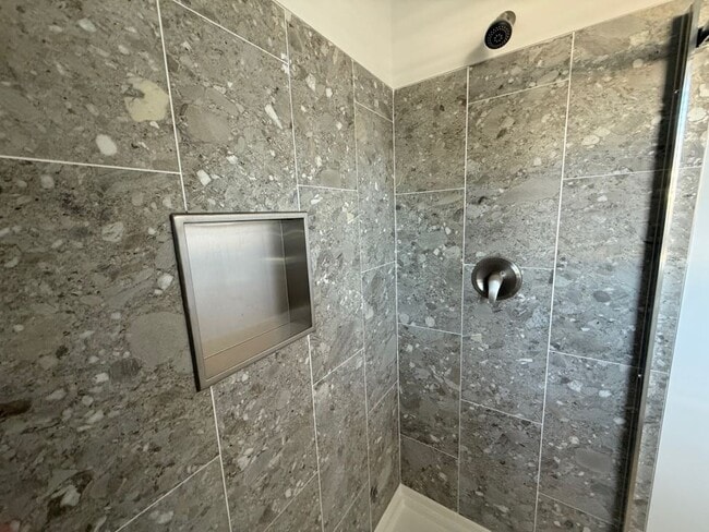 Foto del edificio - 4208 Queens Way