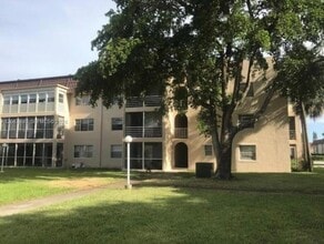 Building Photo - 2700 Riverside Dr