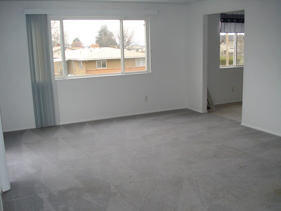 Front room - 1302 N Ohio Ave