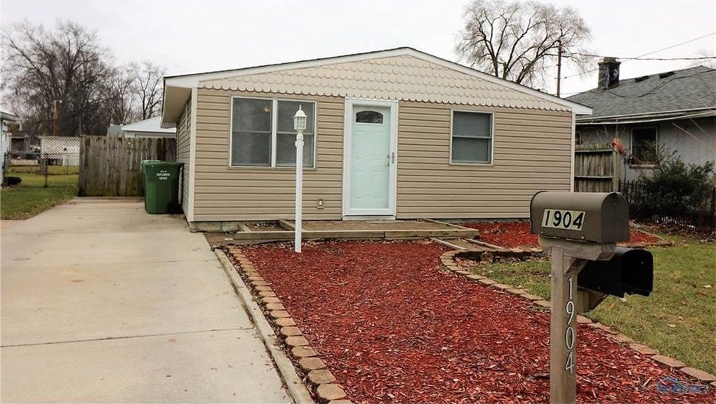 1904 Crystal Ave, Maumee, OH 43537 House Rental in Maumee, OH