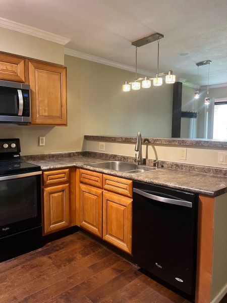 Building Photo - 2 bedroom/2 bathroom Townhome in a great l...