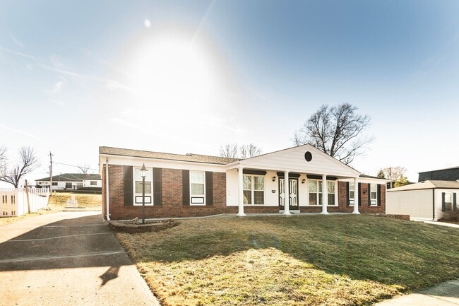 Building Photo - Beautiful 4 Bedroom 3 Bathroom South County Home