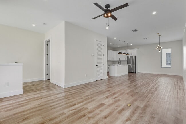 Foto del edificio - 3 Bedroom, 3.5 Bath Townhouse Minutes From...