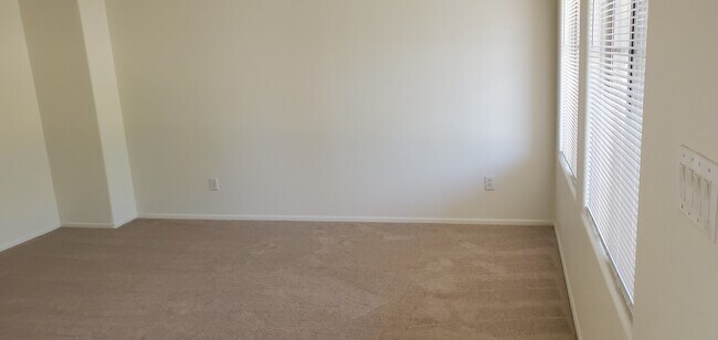 Sala de estar - 6611 N 28th Dr