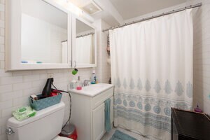 Foto del edificio - 319 E 8th St