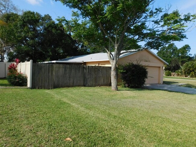 Foto del edificio - Fantastic 3/2 Home in Sarasota, with Yard ...