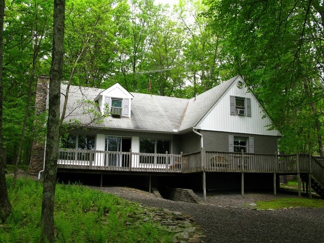 Building Photo - 392 Hallowood Dr