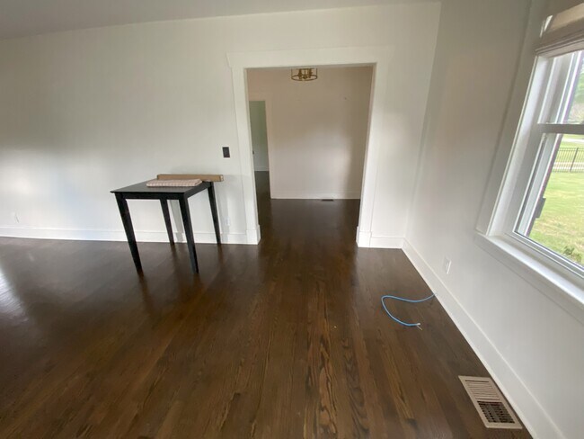 Foto del edificio - 1003 Graybar Ln