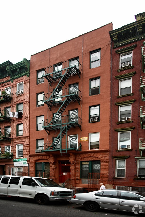 Building Photo - 123 Henry St