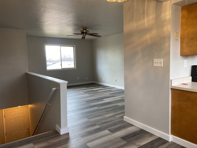 Foto del edificio - 2 Bedroom 2 Bath Townhome w/ large 2 car garage - Freshly remodeled - Available Now