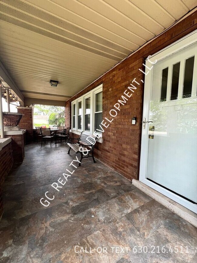 Foto del edificio - 2317 Maple Ave