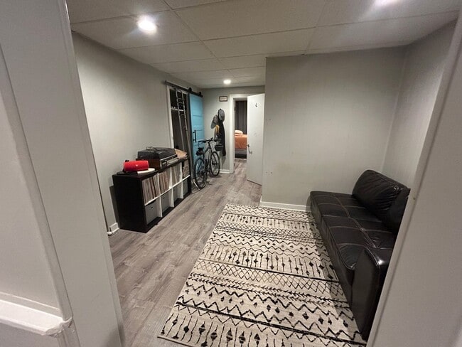 Foto del edificio - 3216 Jane St