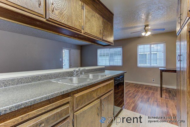 Building Photo - 2118 Peppertree Way
