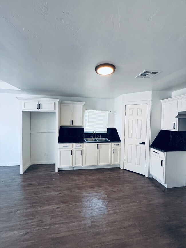 Foto del edificio - 418 SW 32nd St